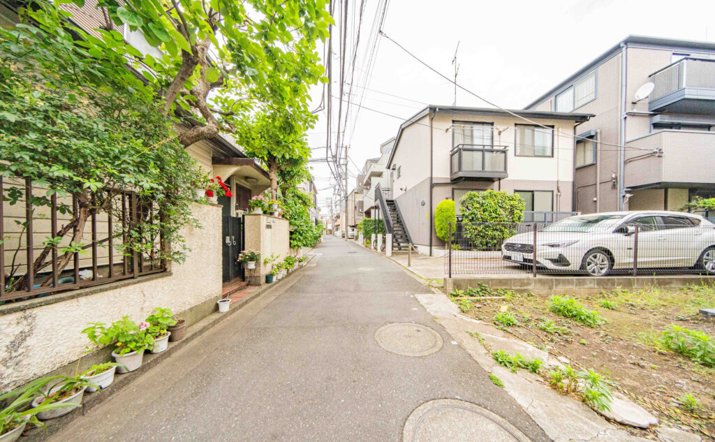 【前面道路含む現地写真】